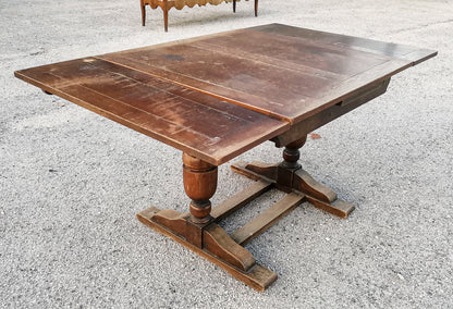 Tavolo inglese di rovere con  allunghi a tiro epoca metà 900