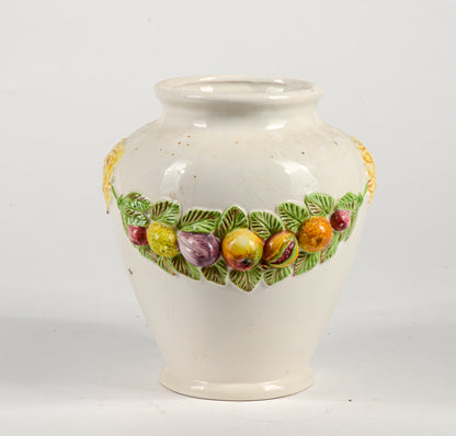 Vaso anfora in ceramica firmata Nazareno Picchioni con decori frutta e mascheroni Italia 1980