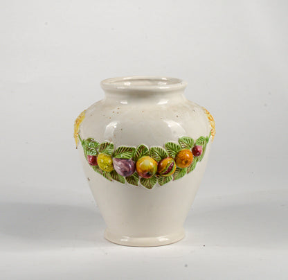 Vaso anfora in ceramica firmata Nazareno Picchioni con decori frutta e mascheroni Italia 1980