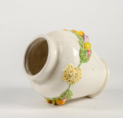 Vaso anfora in ceramica firmata Nazareno Picchioni con decori frutta e mascheroni Italia 1980