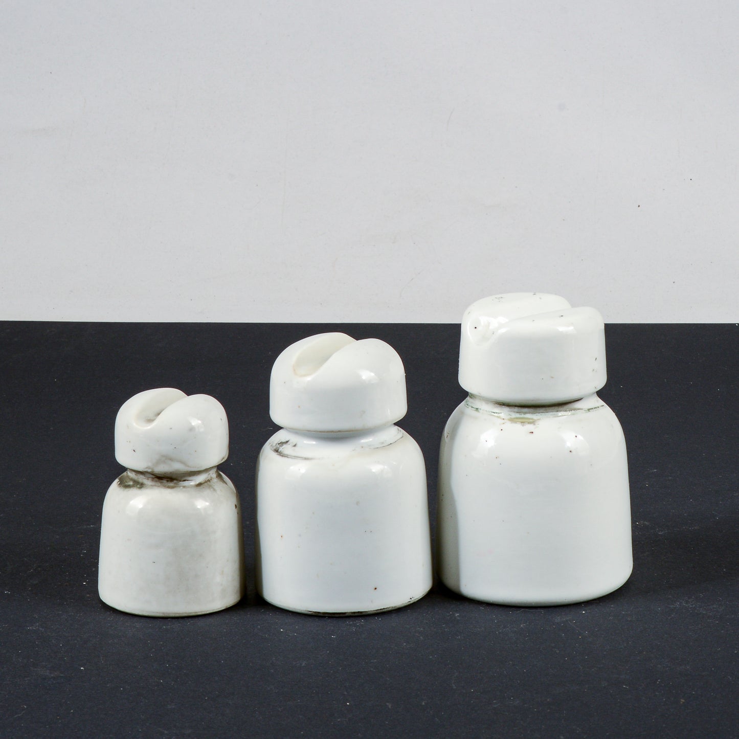 Set tre passa cavi alta tensione vintage porcellana bianca