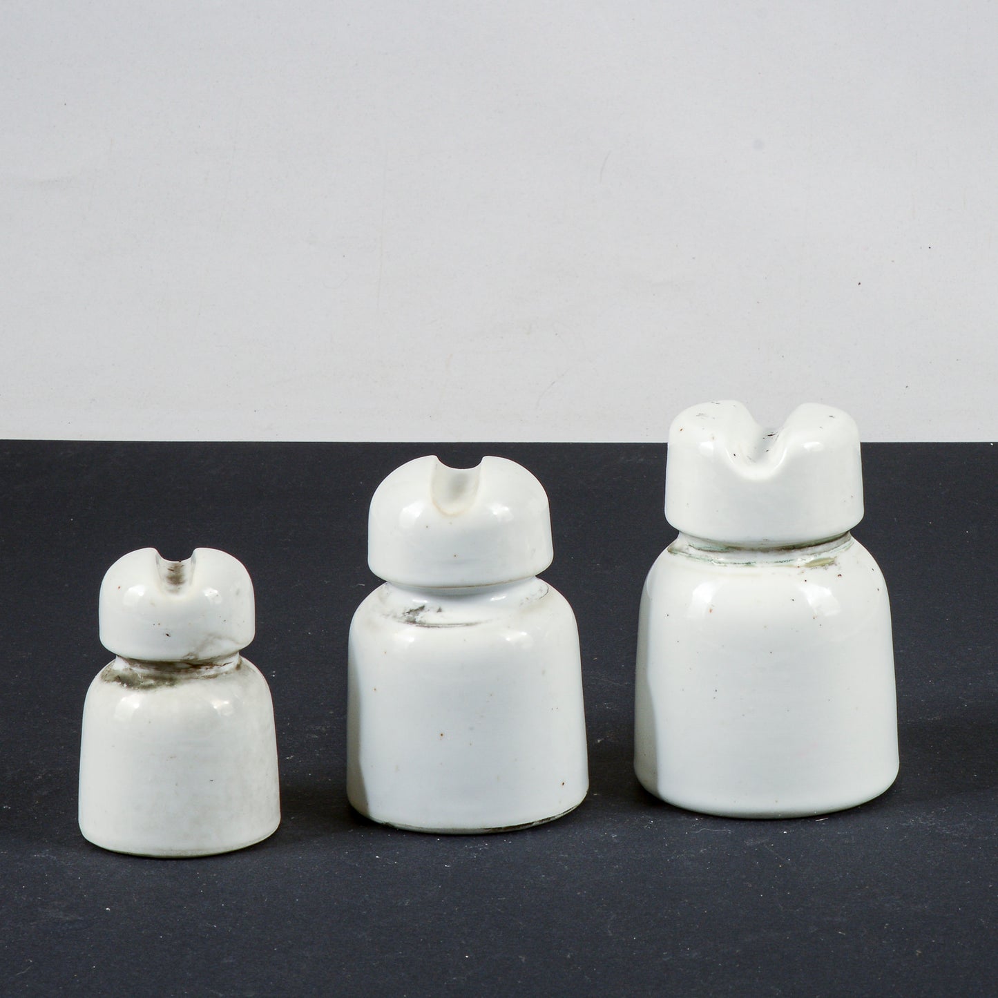 Set tre passa cavi alta tensione vintage porcellana bianca