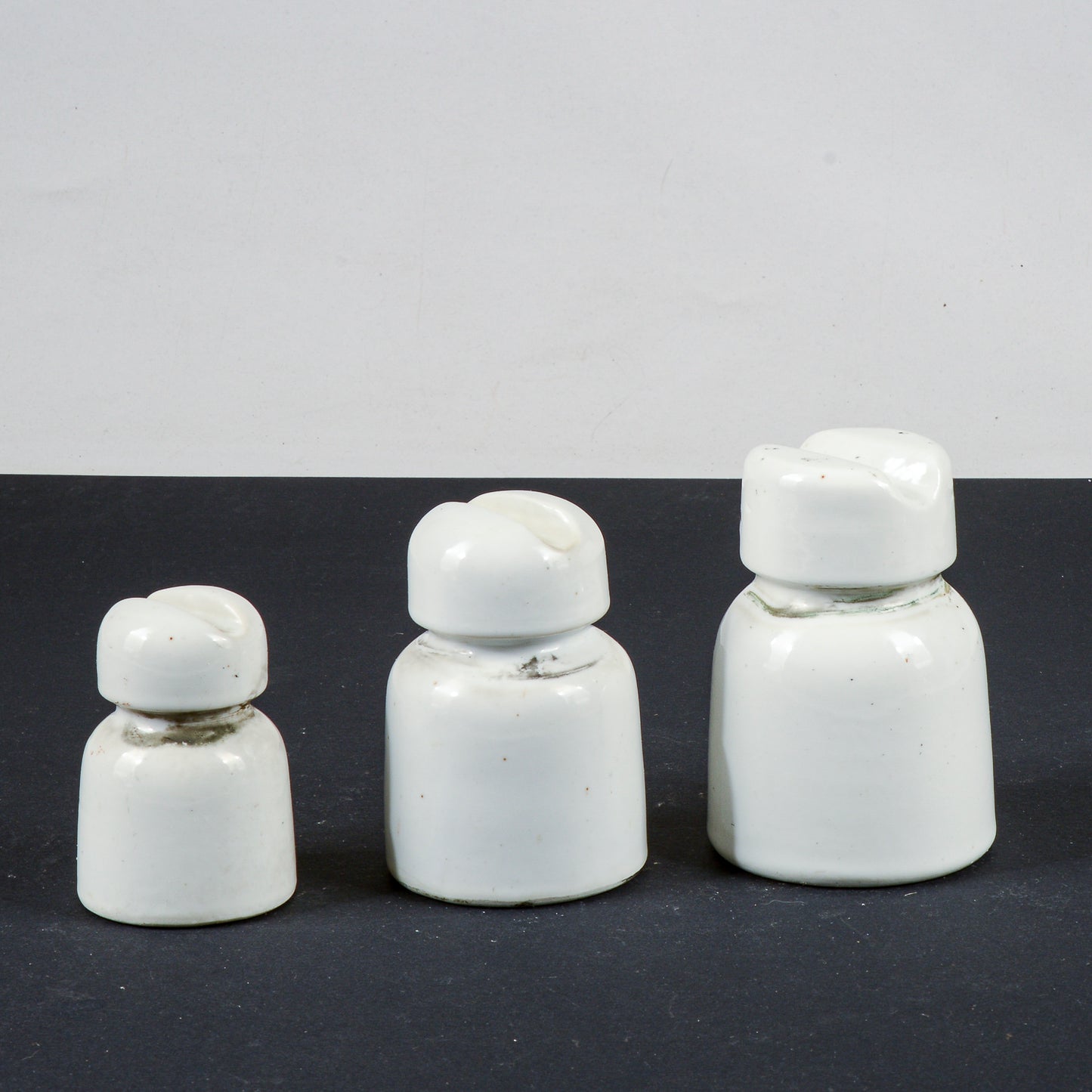 Set tre passa cavi alta tensione vintage porcellana bianca