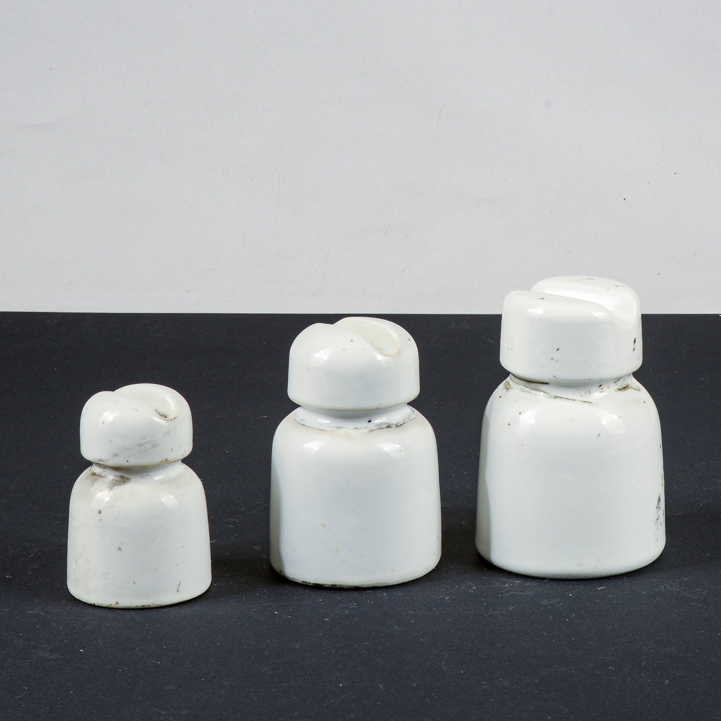 Set tre passa cavi alta tensione vintage porcellana bianca