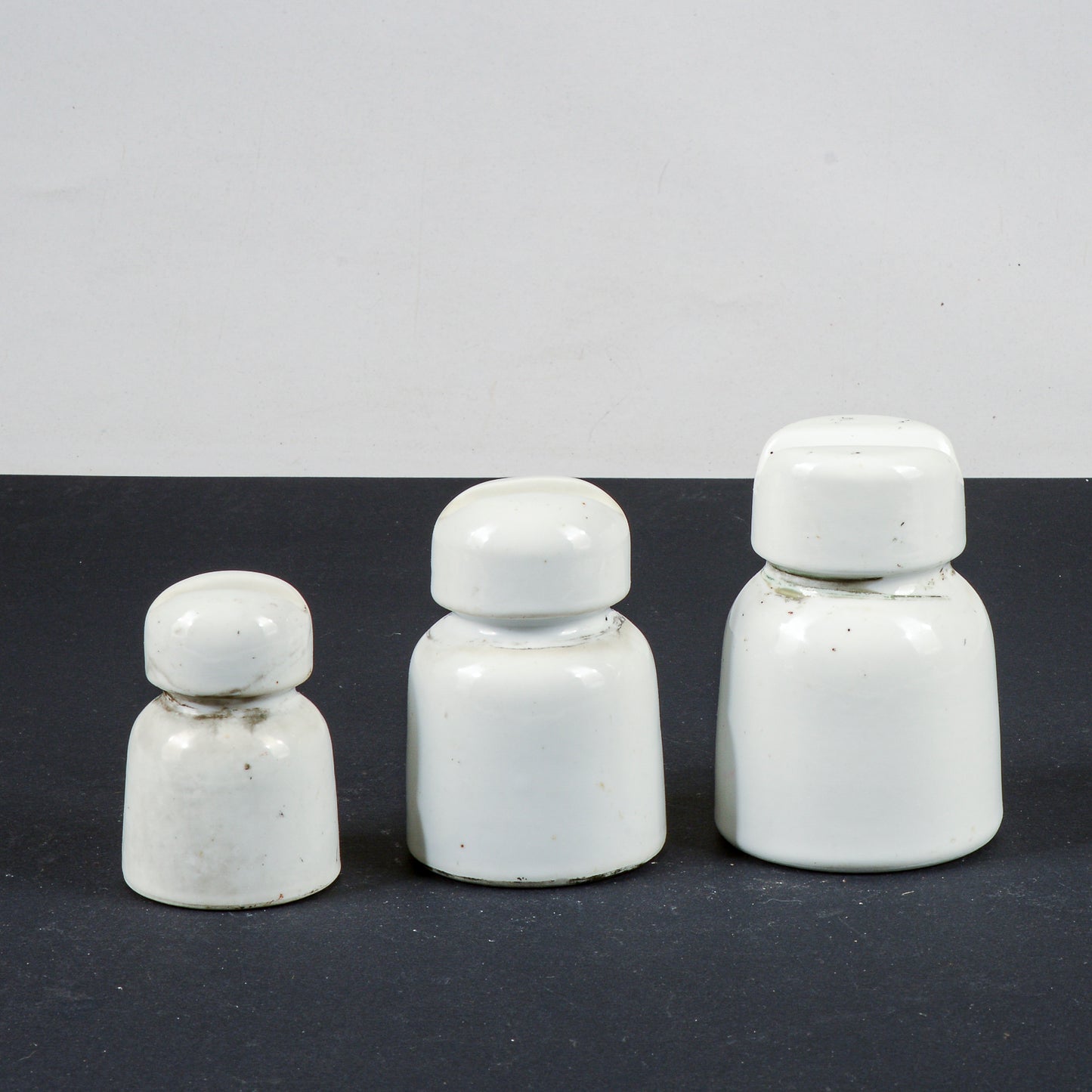 Set tre passa cavi alta tensione vintage porcellana bianca