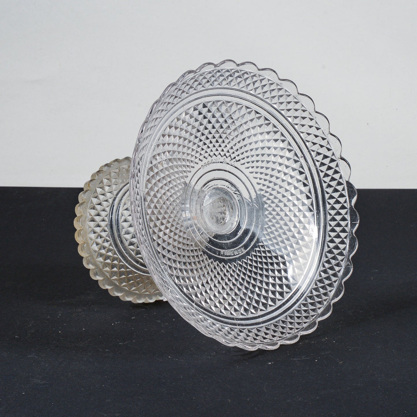 Alzatina in vetro smerigliato firmata Cecchi & Co Firenze  Italia 1950