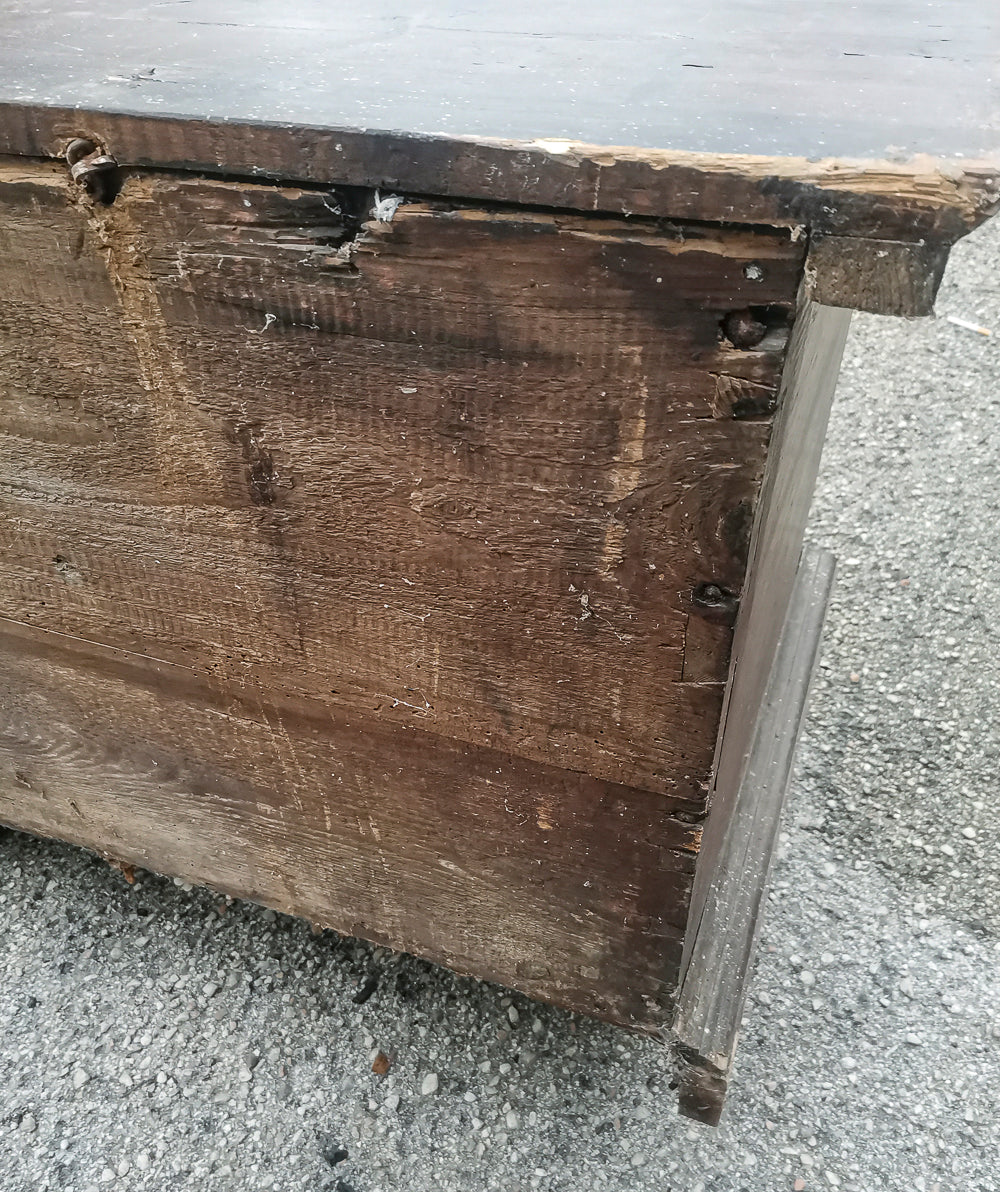 Cassa antica in legno massello con fronte dipinto  epoca 800