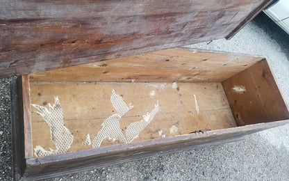 Cassa antica in legno massello con fronte dipinto  epoca 800