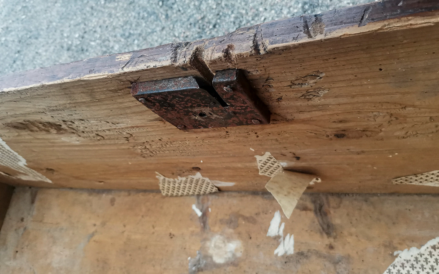 Cassa antica in legno massello con fronte dipinto  epoca 800