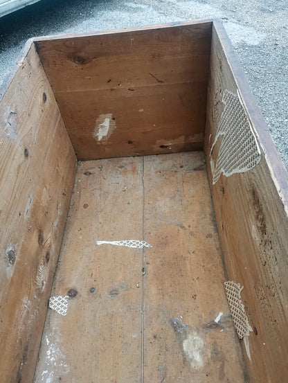 Cassa antica in legno massello con fronte dipinto  epoca 800