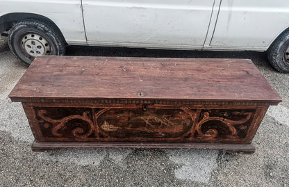 Cassa antica in legno massello con fronte dipinto  epoca 800