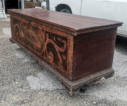 Cassa antica in legno massello con fronte dipinto  epoca 800