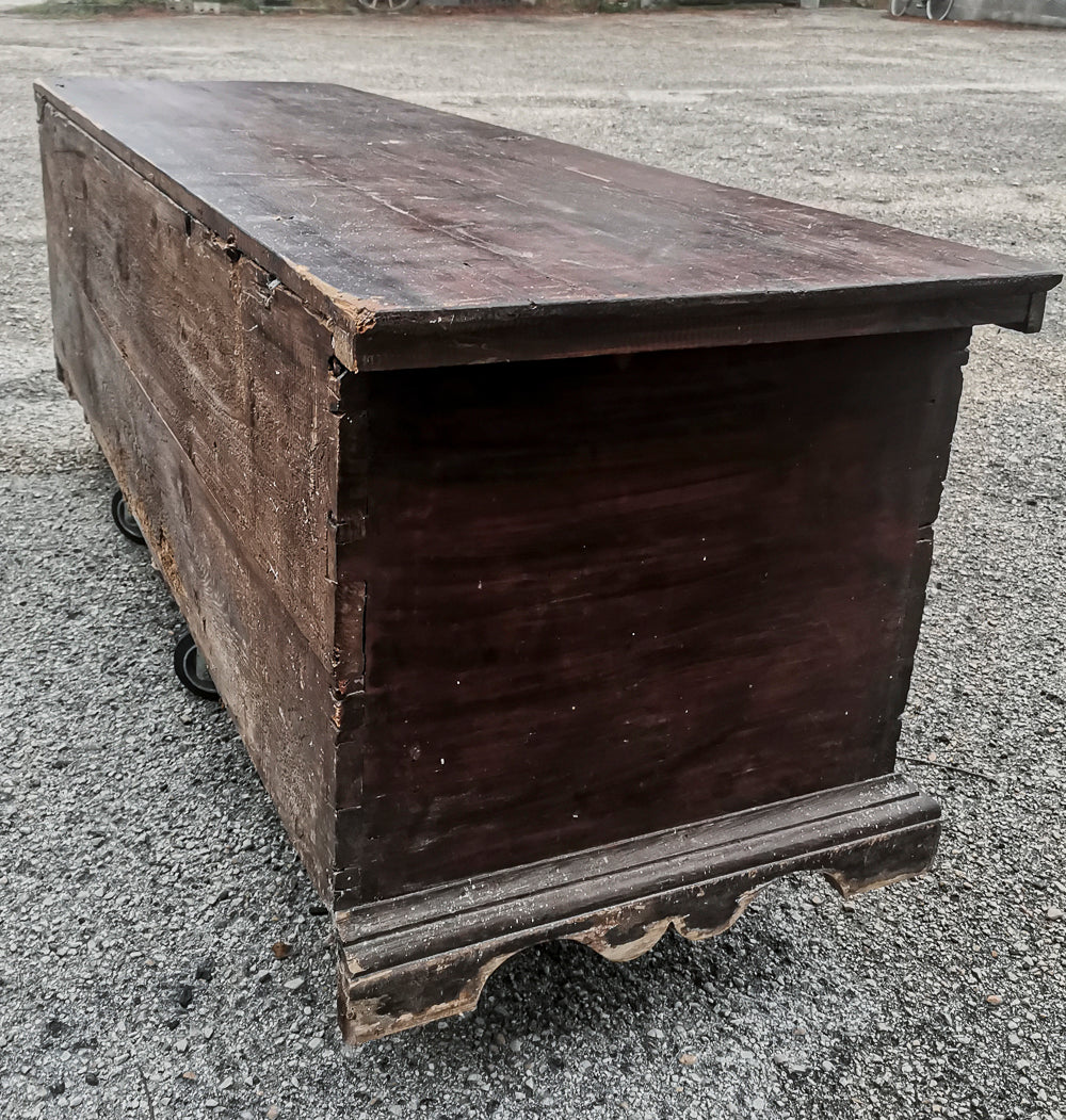 Cassa antica in legno massello con fronte dipinto  epoca 800