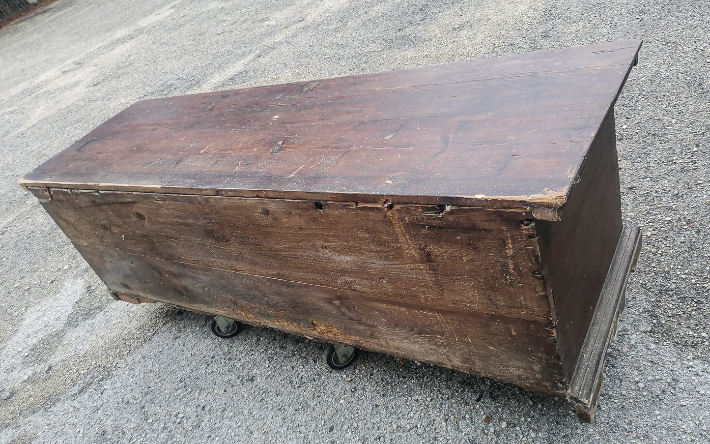 Cassa antica in legno massello con fronte dipinto  epoca 800