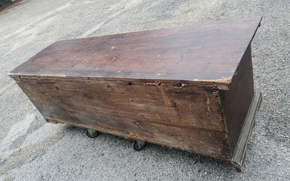 Cassa antica in legno massello con fronte dipinto  epoca 800