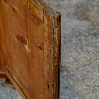 Credenza cassetto e 2 ante in legno di abete laccato Italia epoca 1800