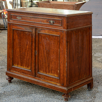 Credenza cassetto e 2 ante in legno di abete laccato Italia epoca 1800