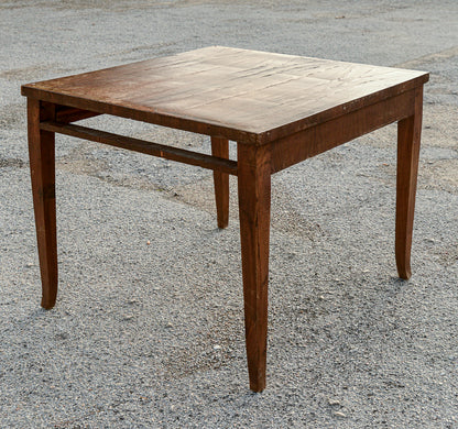 Tavolo quadrato placcato in noce Italia epoca 1800