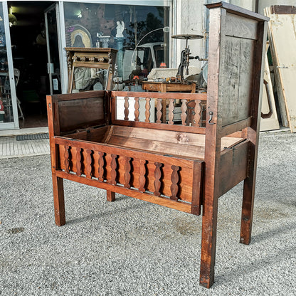 Culla letto in legno massello con struttura interna basculante e balaustre pieghevoli apribili Italia epoca