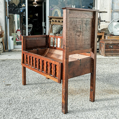 Culla letto in legno massello con struttura interna basculante e balaustre pieghevoli apribili Italia epoca