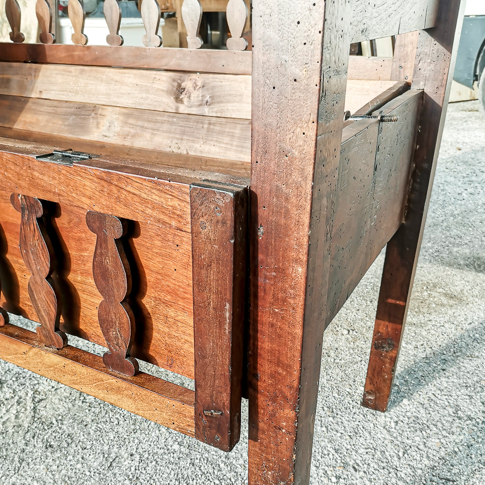 Culla letto in legno massello con struttura interna basculante e balaustre pieghevoli apribili Italia epoca