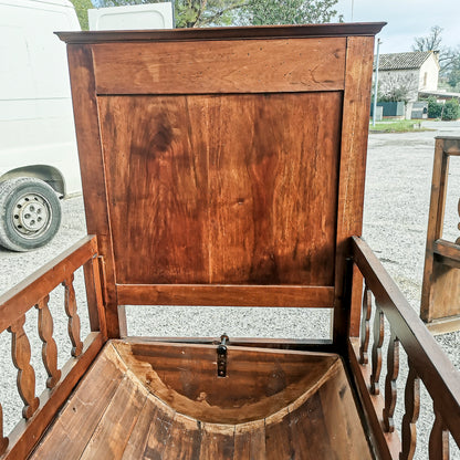 Culla letto in legno massello con struttura interna basculante e balaustre pieghevoli apribili Italia epoca