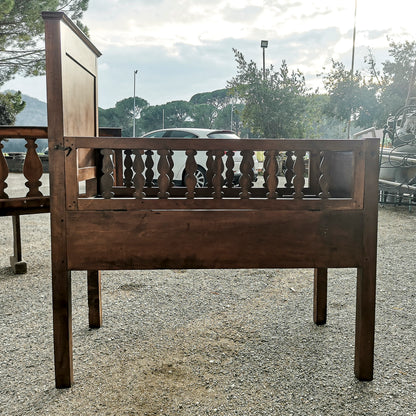 Culla letto in legno massello con struttura interna basculante e balaustre pieghevoli apribili Italia epoca