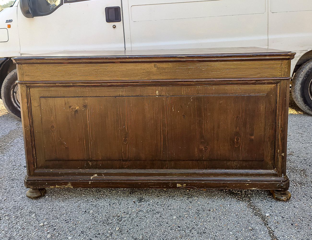 Scrivania a cattedra con 6 cassetti in legno massello di abete Italia fine 1800