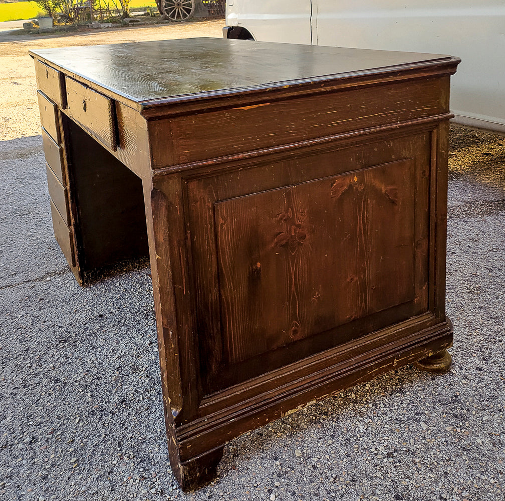 Scrivania a cattedra con 6 cassetti in legno massello di abete Italia fine 1800