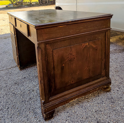 Scrivania a cattedra con 6 cassetti in legno massello di abete Italia fine 1800