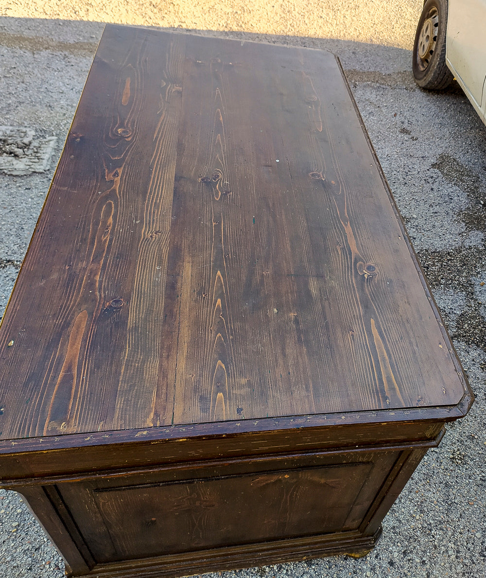 Scrivania a cattedra con 6 cassetti in legno massello di abete Italia fine 1800