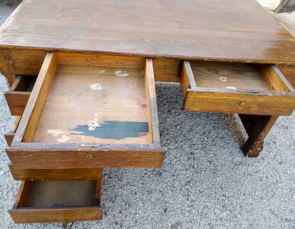 Scrivania a cattedra con 6 cassetti in legno massello di abete Italia fine 1800