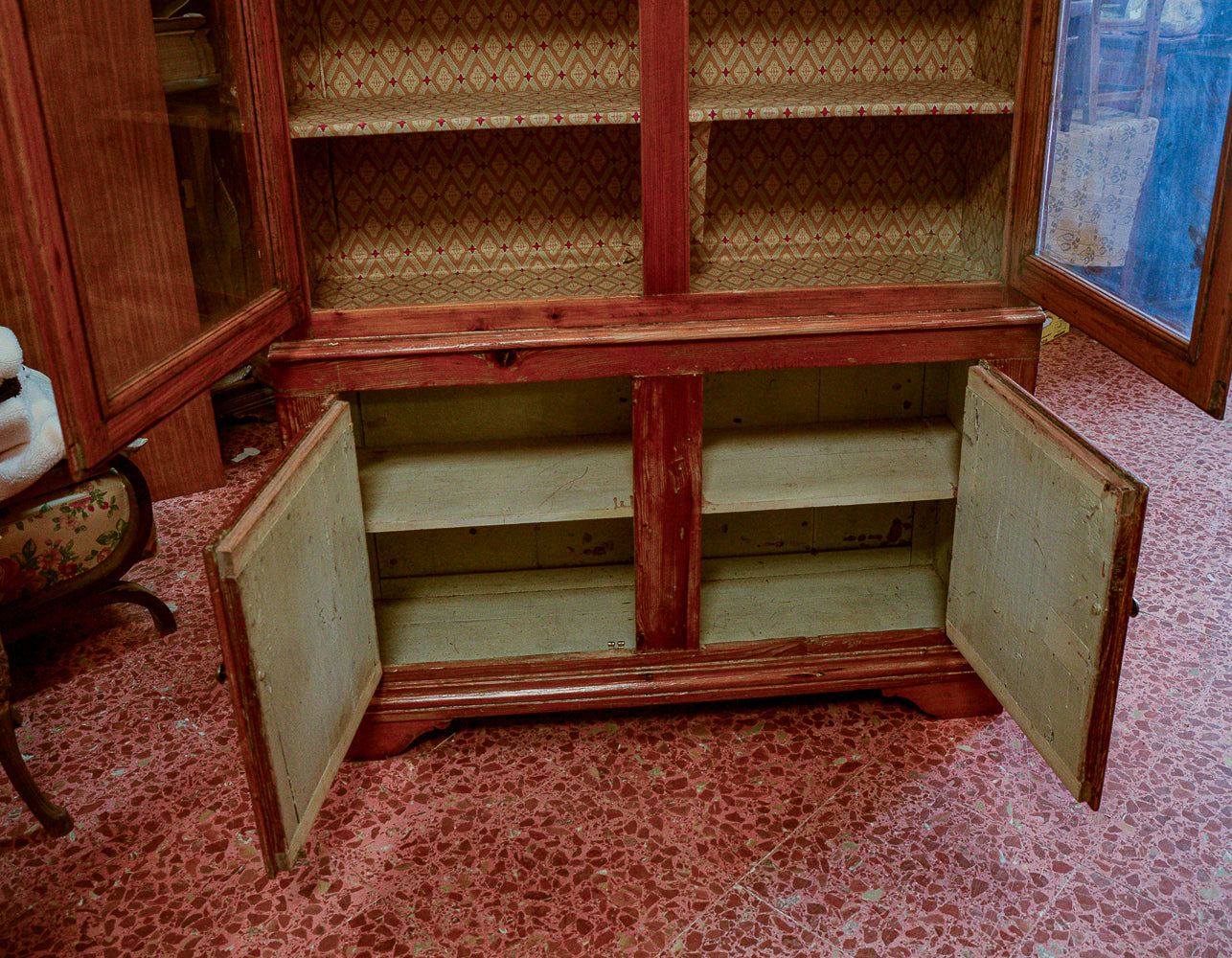 Credenza vetrina libreria a 4 ante in legno di abete rustico   Italia 1800