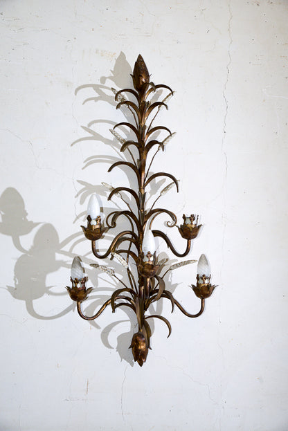 Applique lampada da parete muro in ferro battuto con decori a foglia e dorata e fiori bianchi verniciati 5 luci  stile Banci Firenze