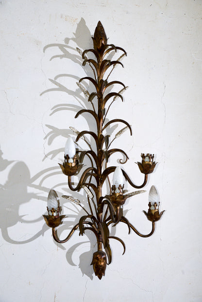 Applique lampada da parete muro in ferro battuto con decori a foglia e dorata e fiori bianchi verniciati 5 luci  stile Banci Firenze