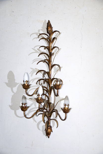 Applique lampada da parete muro in ferro battuto con decori a foglia e dorata e fiori bianchi verniciati 5 luci  stile Banci Firenze