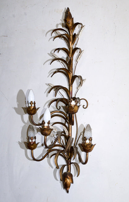 Applique lampada da parete muro in ferro battuto con decori a foglia e dorata e fiori bianchi verniciati 5 luci  stile Banci Firenze