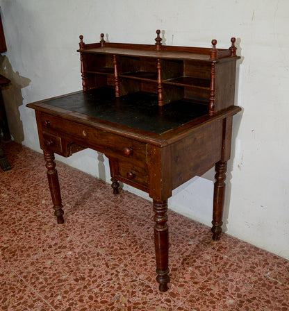 Scrivania scrittoio tavolino in noce con alzata di mensole a giorno e 3 cassetti sul fronte Italia epoca Luigi Filippo
