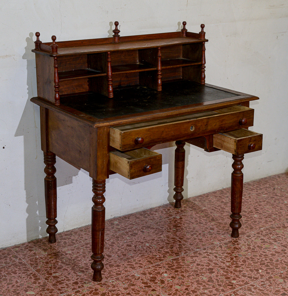 Scrivania scrittoio tavolino in noce con alzata di mensole a giorno e 3 cassetti sul fronte Italia epoca Luigi Filippo