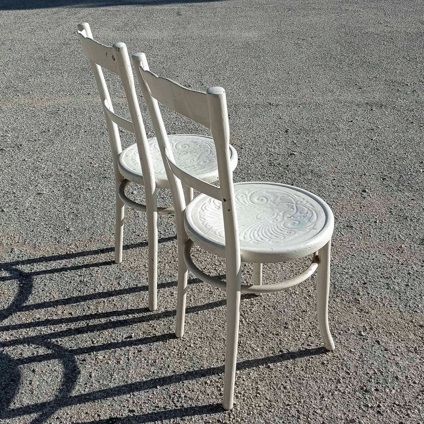 coppia sedie bianche anni 30 sedute stampate