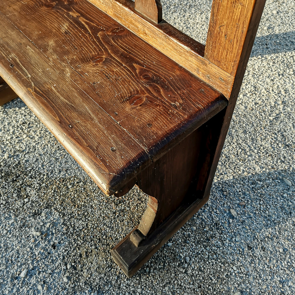 panca in legno con decori a colonna stilizzata primo 900
