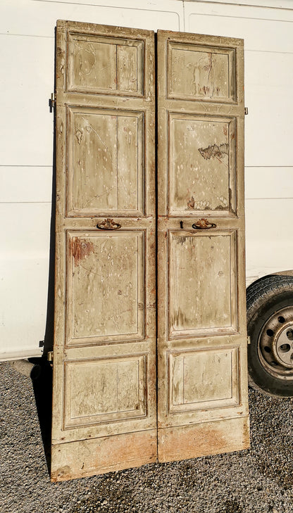 Porta Portone due ante con lacche originali e segni del tempo epoca 1700