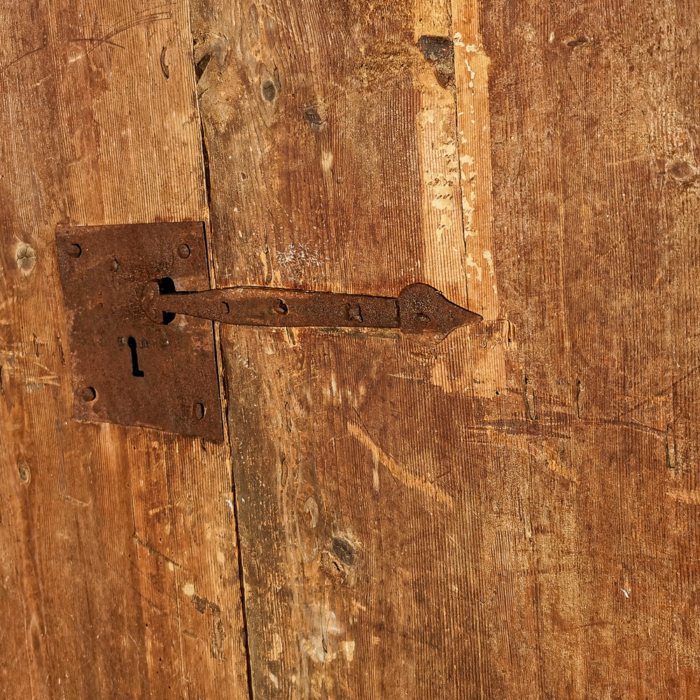 Porta Portone due ante con lacche originali e segni del tempo epoca 1700