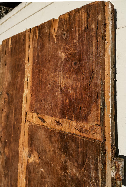 Porta Portone due ante con lacche originali e segni del tempo epoca 1700