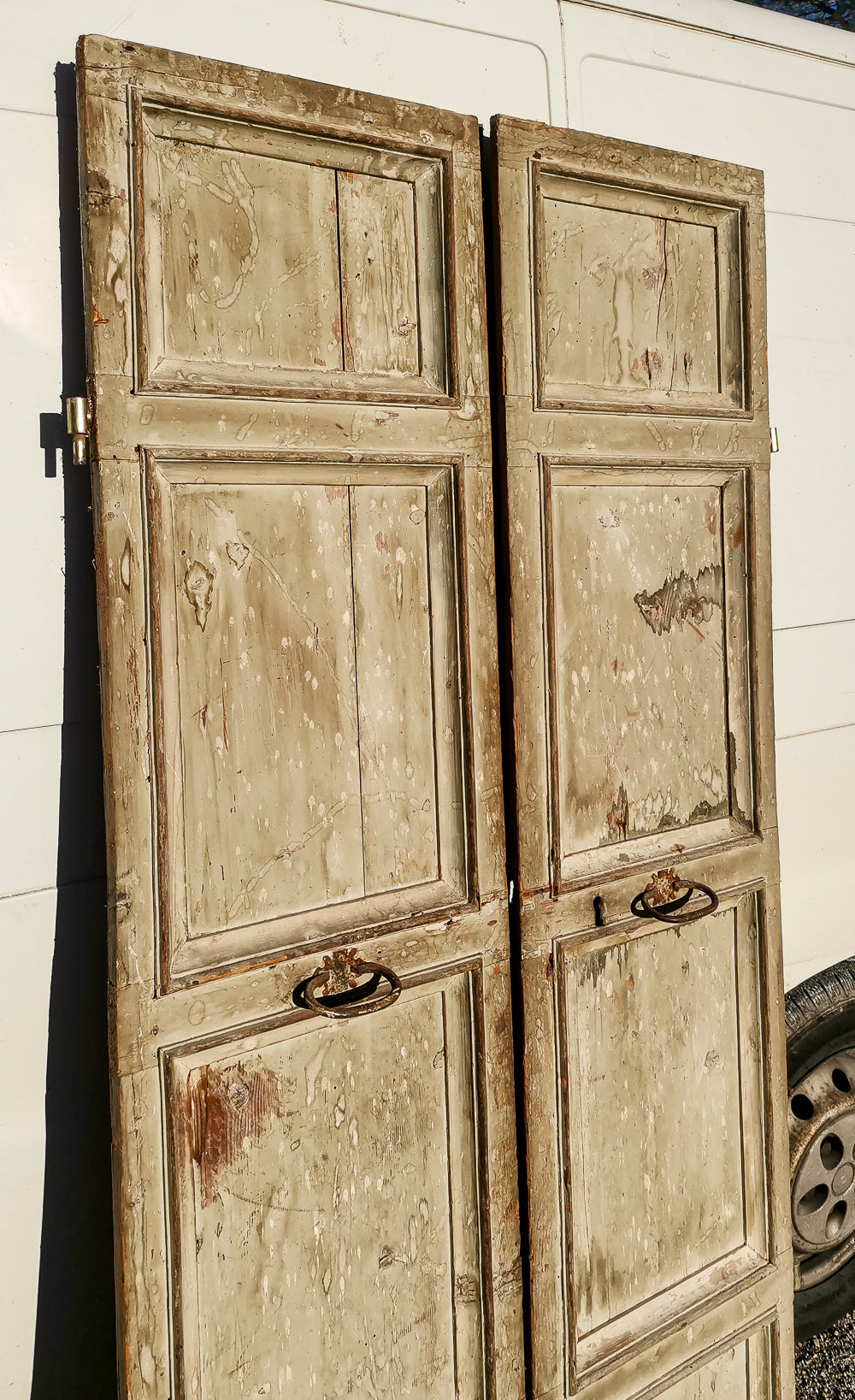 Porta Portone due ante con lacche originali e segni del tempo epoca 1700