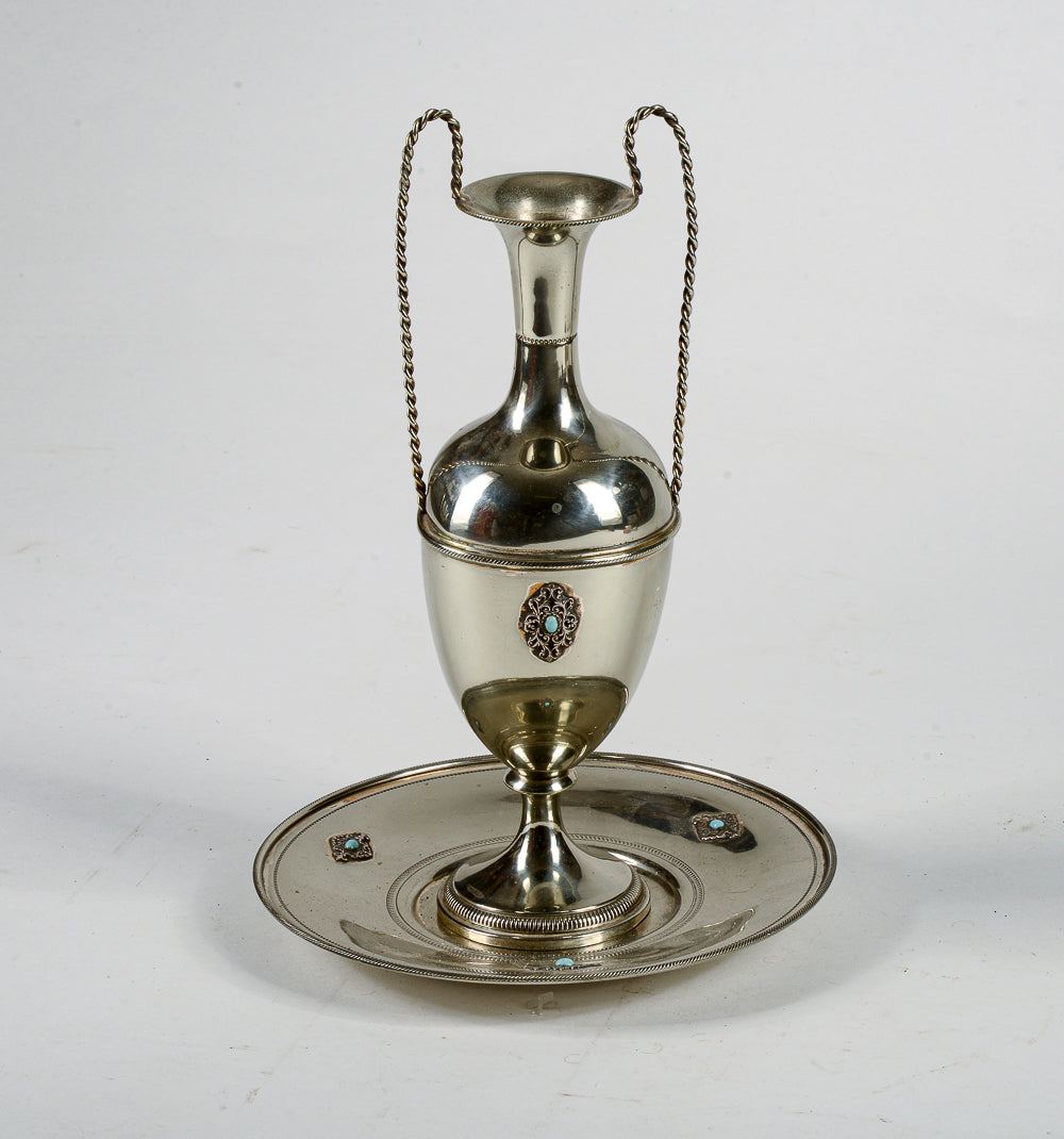 Set piatto e anfora decoro centrotavola in metallo argentato e turchese