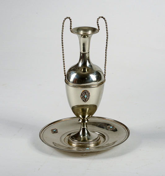 Set piatto e anfora decoro centrotavola in metallo argentato e turchese