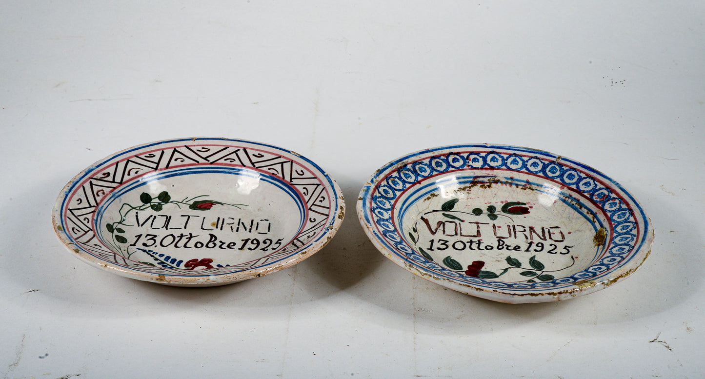 Coppia di piatti in terracotta con scritta Volturno 13 ottobre 1925