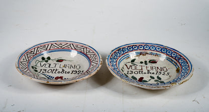 Coppia di piatti in terracotta con scritta Volturno 13 ottobre 1925