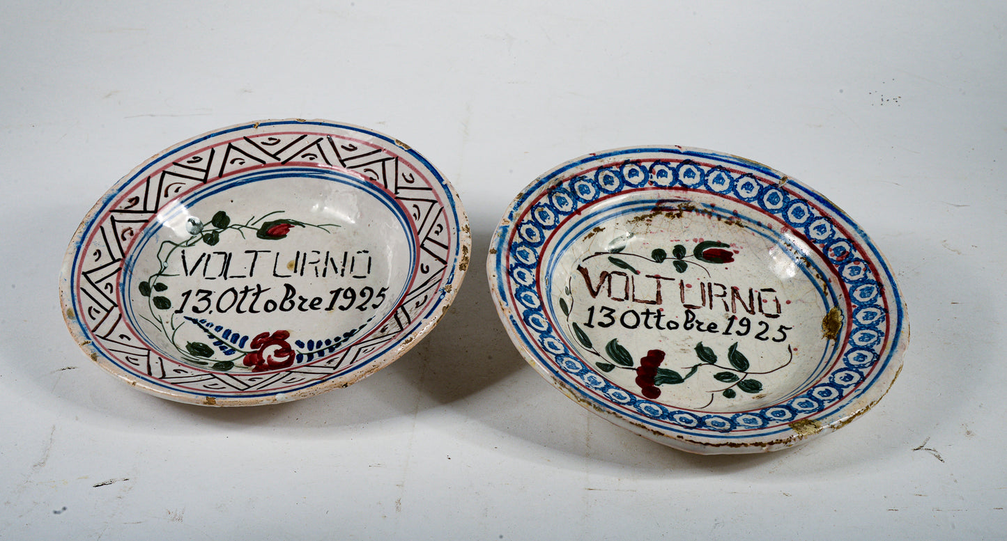 Coppia di piatti in terracotta con scritta Volturno 13 ottobre 1925
